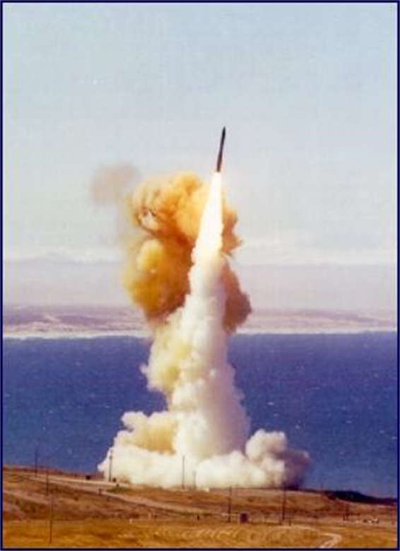 Phiên bản mới nhất của Minuteman là bản Minuteman III có chiều dàu tổng cộng 18,2 mét, đường kính khoảng 1,7 mét và có khả năng mang theo các loại đầu đạn hạt nhân bao gồm W78 hoặc W87. Nguồn ảnh: Pinterest.