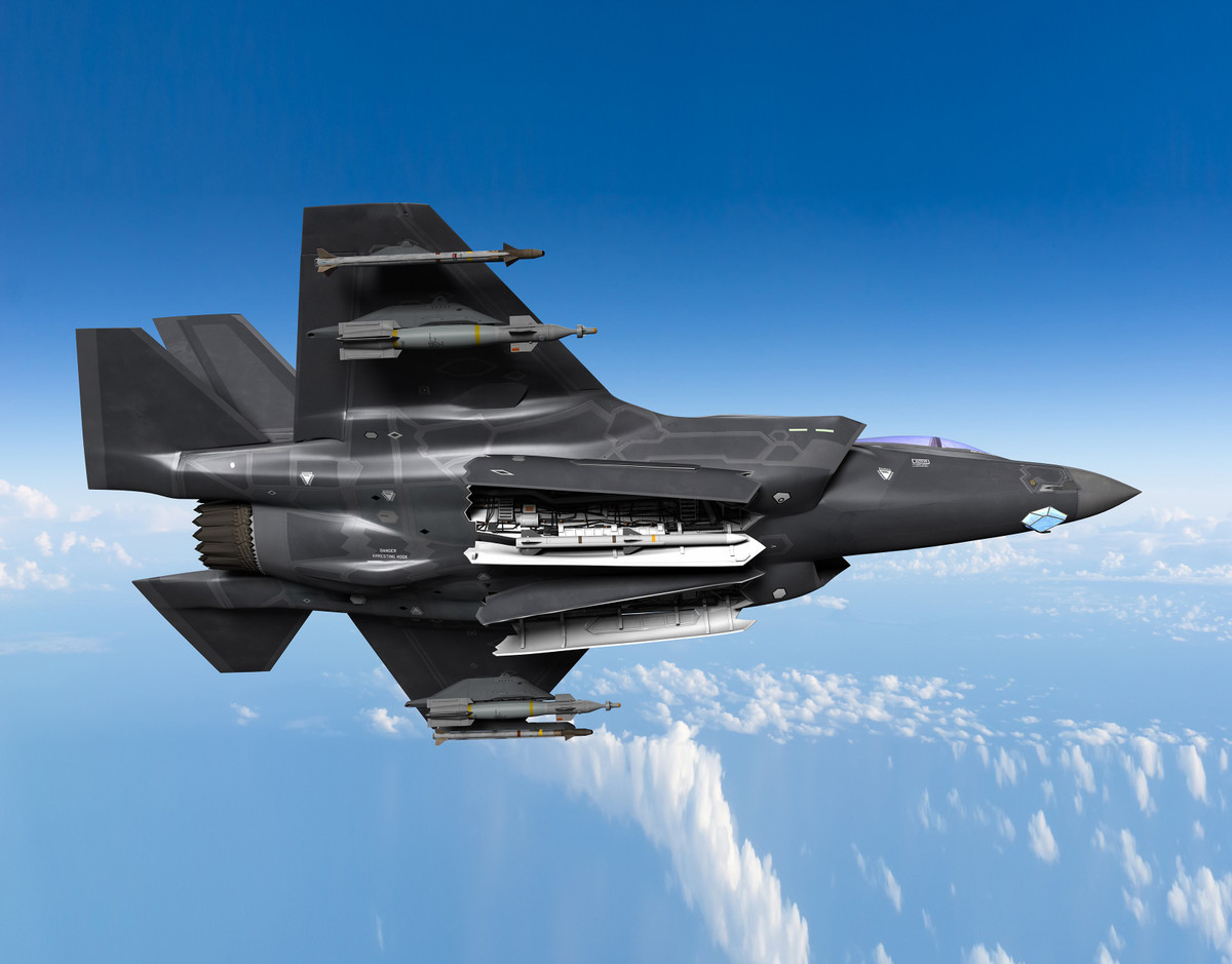 Trong khi máy bay Nga chỉ dao động mức vũ khí trong khoảng từ 7-8 tấn. Ngay cả máy bay hiện đại Su-35 và Su-57 (ở chế độ không tàng hình) cũng chỉ có khả năng mang theo 8 tấn vũ khí dù chúng trang bị tới 2 động cơ cực khỏe.