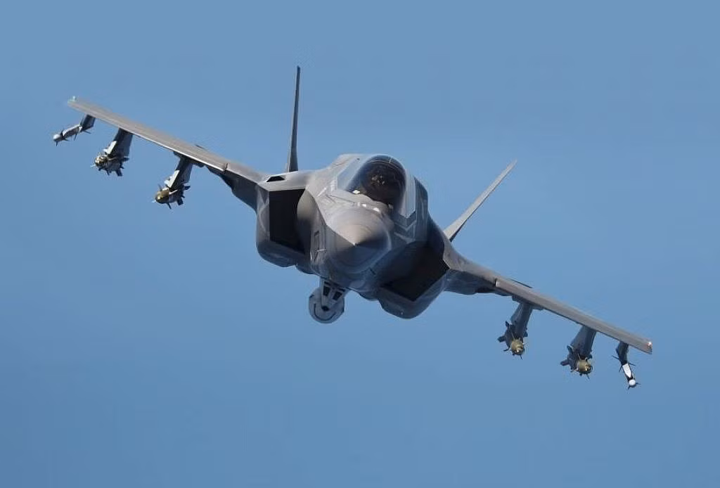 Ở chế độ "quái thú", tổng số vũ khí F-35 có thể mang tới 10 tấn, nhiều hơn so với đại đa số các chiến đấu cơ khác kể cả Su-30/35/57 của Nga.