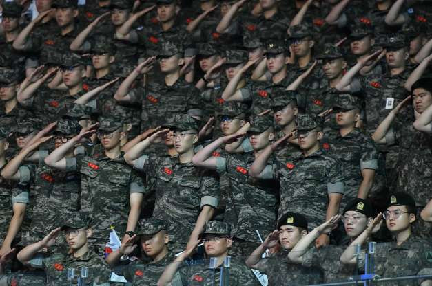 Lính Hàn Quốc có quân phục nguỵ trang theo kiểu hoạ tiết Tiger từng được Mỹ sử dụng rất rộng rãi thời tham chiến ở Việt Nam. Nguồn ảnh: MSN.