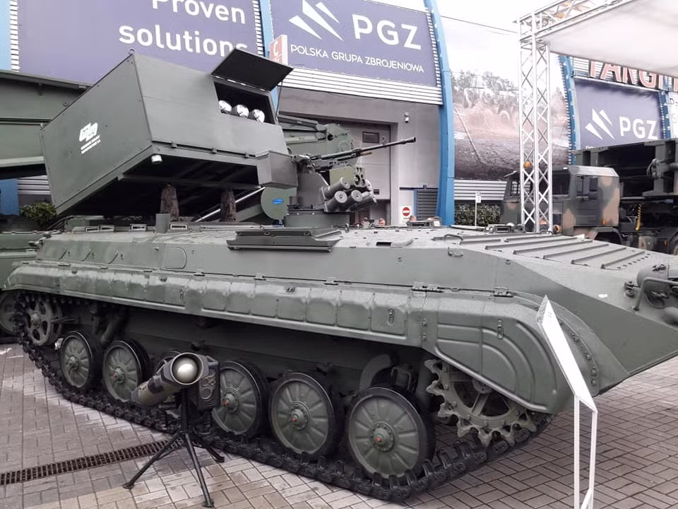 Các chuyên gia quân sự ước tính rằng tên lửa Brimstone có hiệu quả gấp 3 lần so với loại AGM-65G Maverick và gấp 7 lần khi đặt cạnh bom chùm BL-755 của Mỹ trong nhiệm vụ diệt tăng.