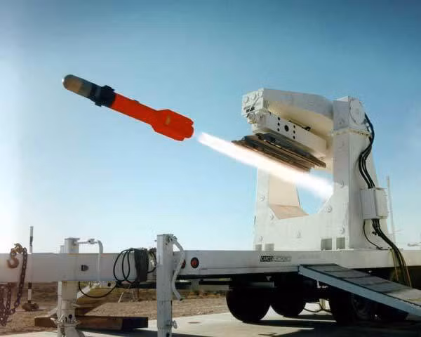 Các thuật toán xác định và hủy diệt mục tiêu cũng sẽ thay đổi linh hoạt nếu nhiều tên lửa cùng được phóng đi cùng lúc và tấn công nhiều đối tượng khác nhau.