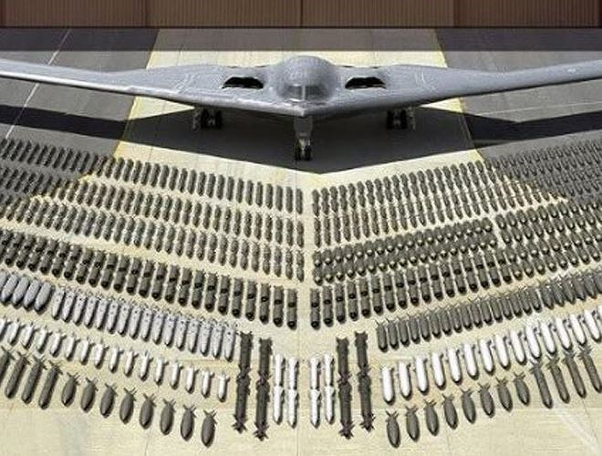 B-2 có chiều cao 5,18m, dài 21m và sải cánh dài tới 52,42m. Với kiểu dáng đặc biệt kết hợp vật liệu hấp thụ sóng radar làm cho sóng radar dò tìm của đối phương bị trượt đi theo hướng khác không phản hồi lại máy thu.