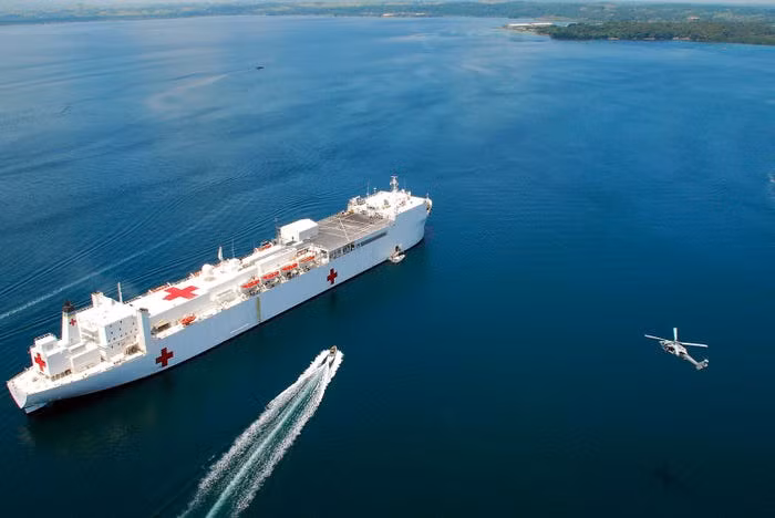 Trong thế kỷ 21, xu hướng của thế giới là hạn chế xung đột về mặt quân sự và khi này, Hải quân Mỹ lại tỏ ra cực kỳ xông xáo trong các hoạt động viện trợ nhân đạo, cứu hộ cứu nạn hay chống cướp biển. Nguồn ảnh: BI.