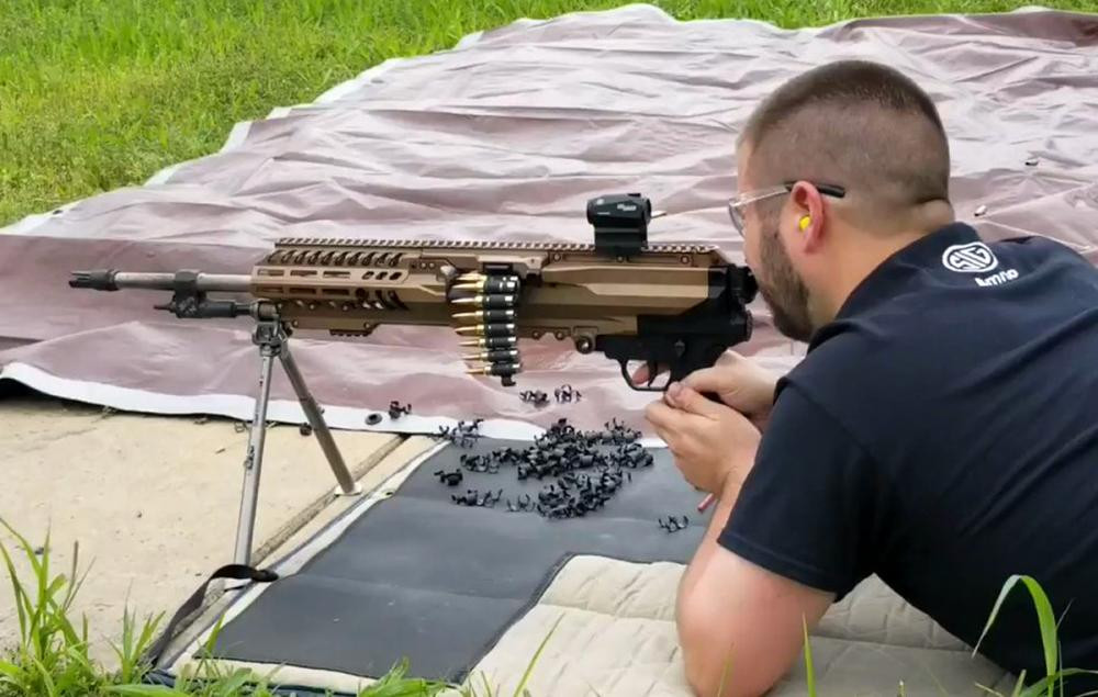 Đặc biệt, một vài loại đạn 6,8mm kiểu mới đã được ra đời với thiết kế vỏ nhựa hoặc thậm chí là... vỏ giấy, hứa hẹn sẽ tạo ra một cuộc cách mạng trong ngành công nghiệp vũ khí trong tương lai nếu được quân đội Mỹ lựa chọn. Nguồn ảnh: Pinterest.