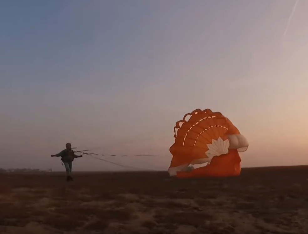 Tại đây, những phi công quân sự tương lai không chỉ được học về máy bay, học cách bay, cách xử lý sự cố khi bay mà còn được học hàng loạt các kỹ năng khác, trong đó bao gồm cả những kỹ năng... sinh tồn. Nguồn ảnh: VTV.