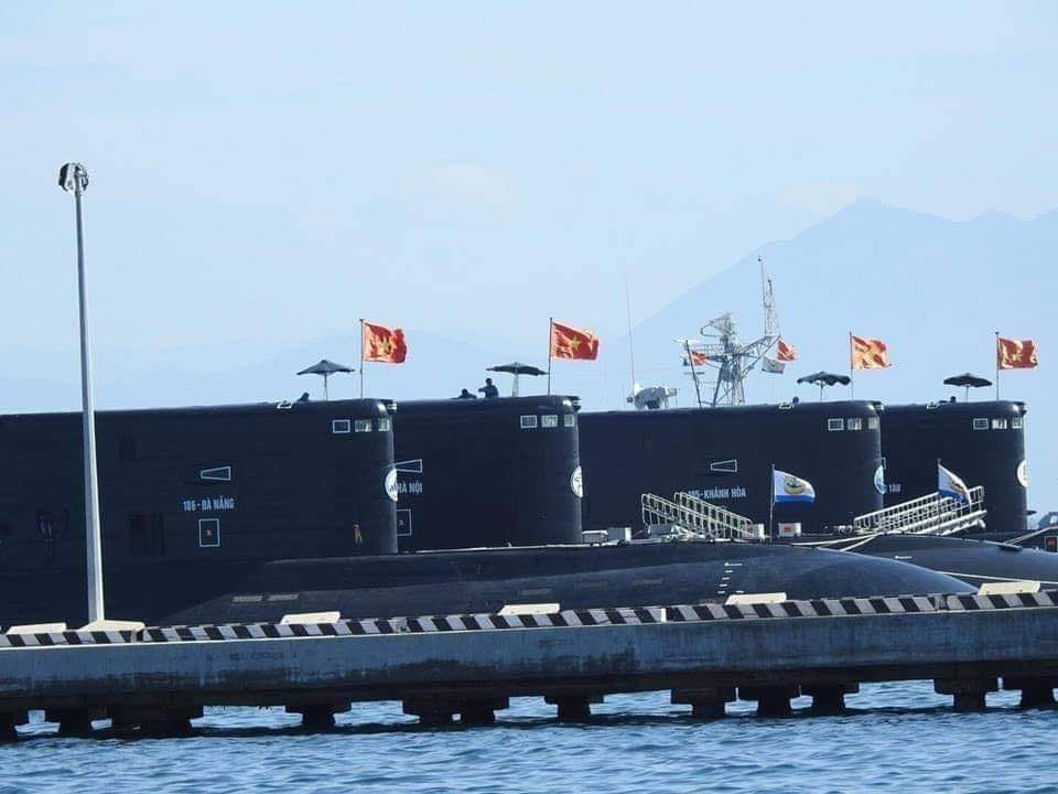 Trừ tàu Hà Nội mang tên Thủ đô, tất cả các tàu ngầm còn lại của Hải quân Việt Nam đều mang tên các thành phố giáp biển của nước ta. Nguồn ảnh: BHQ.