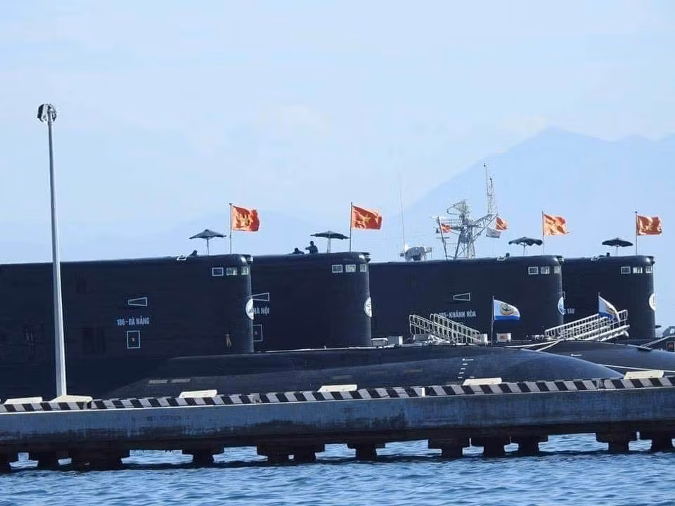 Trừ tàu Hà Nội mang tên Thủ đô, tất cả các tàu ngầm còn lại của Hải quân Việt Nam đều mang tên các thành phố giáp biển của nước ta. Nguồn ảnh: BHQ.