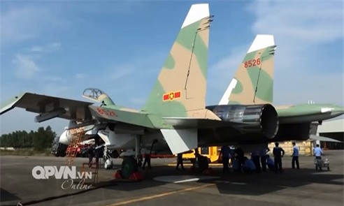 Những chiếc Su-27 phiên bản Su-27PU được đặt số hiệu theo kiểu 852x và để phân biệt với những chiếc Su-27UBK thông thường có kiểu đánh số là 600x. Nguồn ảnh: QPVN.