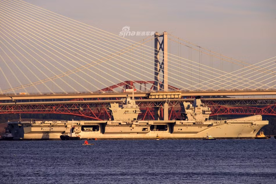HMS Prince of Wales có tốc độ tối đa chỉ 25 hải lý giờ tương đương với 46 km/h. Tàu có động cơ thường nên tầm hoạt động bị giới hạn trong 19.000 km, sức chứa tối đa 1600 người trong đó thuỷ thủ đoàn biên chế đủ 679 người. Nguồn ảnh: Sina.