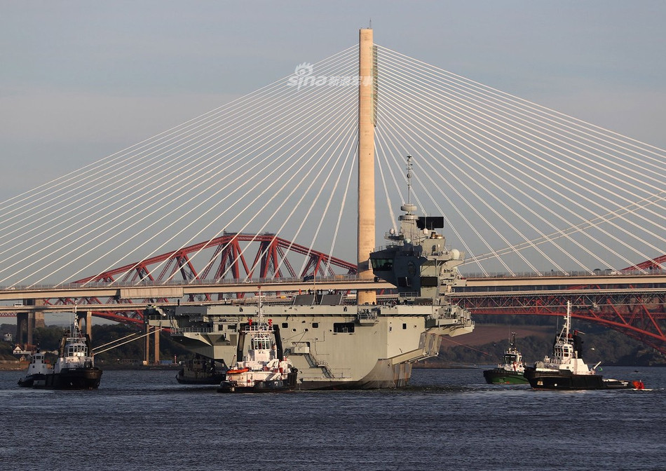 Prince of Wales có chiều dài lên tới 284 mét, lườn rộng 73 mét và mớm nước tối đa 11 mét. Tàu được trang bị sàn đáp có diện tích 16.000 mét vuông với một cầu nhảy để cất cánh máy bay. Nguồn ảnh: Sina.