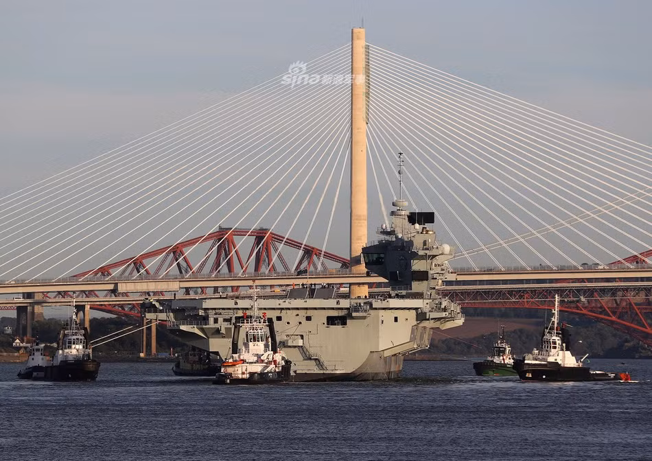 Prince of Wales có chiều dài lên tới 284 mét, lườn rộng 73 mét và mớm nước tối đa 11 mét. Tàu được trang bị sàn đáp có diện tích 16.000 mét vuông với một cầu nhảy để cất cánh máy bay. Nguồn ảnh: Sina.