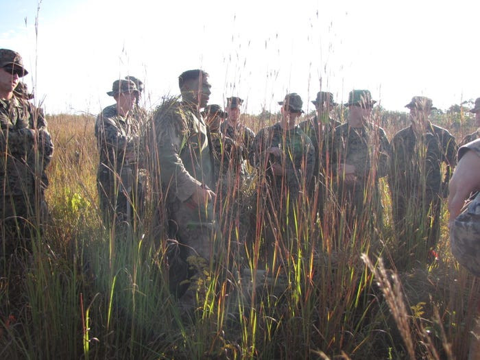 Ngoài ra, để có thể nguỵ trang lẩn tránh hoàn toàn được vào môi trường, lính bắn tỉa cũng cần được trang bị những loại quân trang, quân phục phù hợp. Nguồn ảnh: BI.
