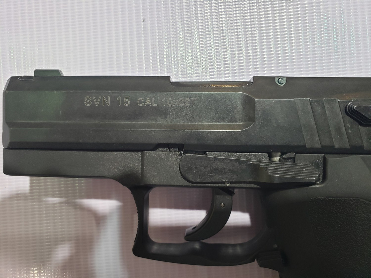 Tuy nhiên vị chuyên gia này viết trên trang Thefirearm lại khẳng định rằng, dù dùng đạn không sát thương nhưng những loại súng Việt Nam này lại có thiết kế rất giống súng thật. Nguồn ảnh: Thefirearmblog.