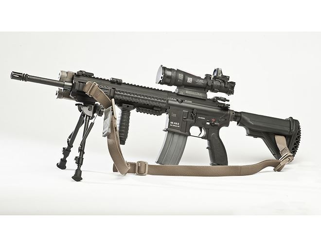 HK416 có trọng lượng 3,6kg, chiều dài 940mm, nòng dài 420mm.