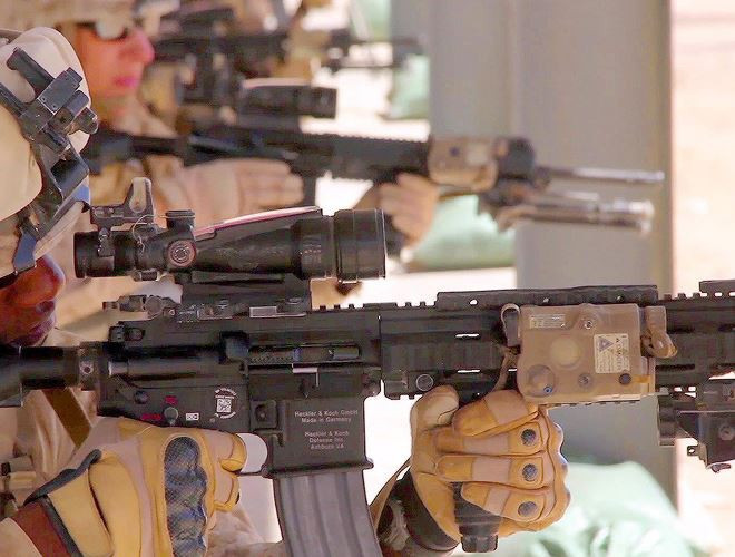 Tốc độ bắn khoảng 900 phát/phút, sơ tốc đầu đạn 900m/s, tầm bắn hiệu quả 500m.