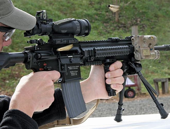 Sự khác biệt chính của HK416 so với M4 của Mỹ là cơ cấu trích khí.