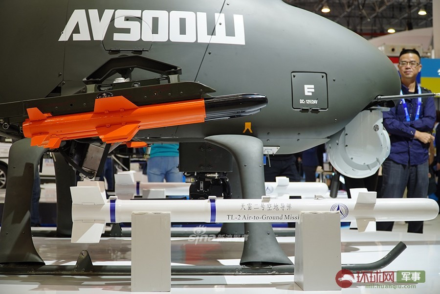 Các hình ảnh tại triển lãm cho thấy, nhiều khả năng loại trực thăng không người lái này sẽ tương thích với tên lửa không đối không TL-2 hay Thiên Long 2 hiện đang được Trung Quốc sử dụng trong biên chế của Không quân nước này. Nguồn ảnh: Sina.