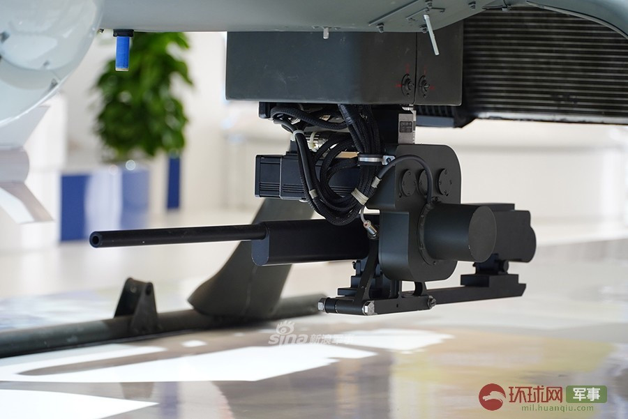 Ngoài ra nó còn được trang bị một khẩu súng máy điều khiển từ xa. Tuy nhiên có vẻ khẩu súng này chỉ có cỡ nòng 7,62mm - khá nhỏ và không có đủ sức công phá với các mục tiêu kiên cố. Nguồn ảnh: Sina.