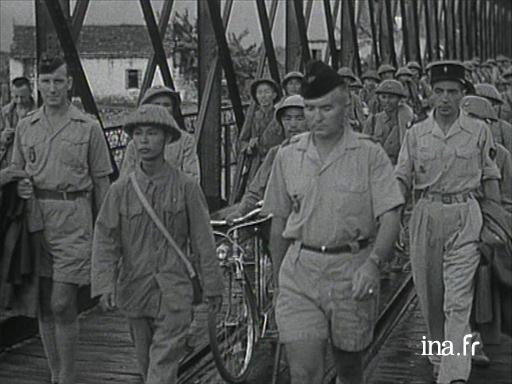 Cùng trong ngày này, Pháp rút khỏi thị xã Hà Đông, toàn bộ quân đội Pháp đóng ở phía Bắc Hà Nội rút khỏi căn cứ, tụ quân ở Dốc Lã, cách yên Viên 3km. Nguồn ảnh: TL.