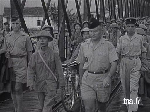 Cùng trong ngày này, Pháp rút khỏi thị xã Hà Đông, toàn bộ quân đội Pháp đóng ở phía Bắc Hà Nội rút khỏi căn cứ, tụ quân ở Dốc Lã, cách yên Viên 3km. Nguồn ảnh: TL.