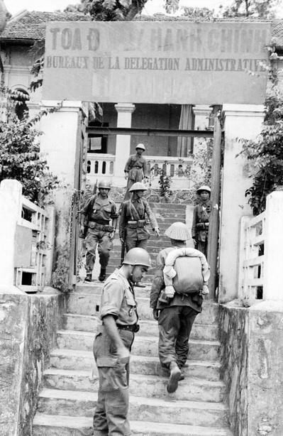 Toà nhà Hành chính của Pháp bị ta tiếp quản. Nguồn ảnh: TL.