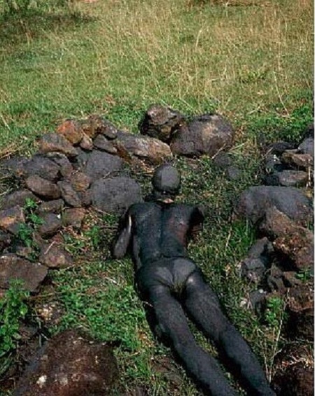 Kiểu ngụy trang của lực lượng Đặc công Việt Nam không yêu cầu thiết bị phức tạp mà chỉ cần người lính nhuần nhuyễn kỹ năng, yếu lĩnh kỹ thuật. Nghe thì đơn giản là vậy nhưng để đạt đến cảnh giới ngụy trang và tác chiến "xuất quỷ nhập thần", người lính đặc công Việt Nam phải trải qua quá trình tập luyện vô cùng gian khổ. Nguồn ảnh: TL.