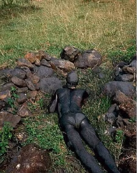 Kiểu ngụy trang của lực lượng Đặc công Việt Nam không yêu cầu thiết bị phức tạp mà chỉ cần người lính nhuần nhuyễn kỹ năng, yếu lĩnh kỹ thuật. Nghe thì đơn giản là vậy nhưng để đạt đến cảnh giới ngụy trang và tác chiến "xuất quỷ nhập thần", người lính đặc công Việt Nam phải trải qua quá trình tập luyện vô cùng gian khổ. Nguồn ảnh: TL.