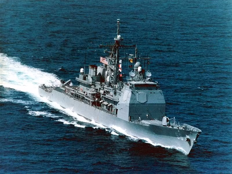 Hôm 6/10, tuần dương hạm USS Hue City (CG66) lớp Ticonderoga đã đến Norfolk để thực hiện kế hoạch nâng cấp với loạt trang bị mới của mình. Nguồn ảnh: Pinterest.