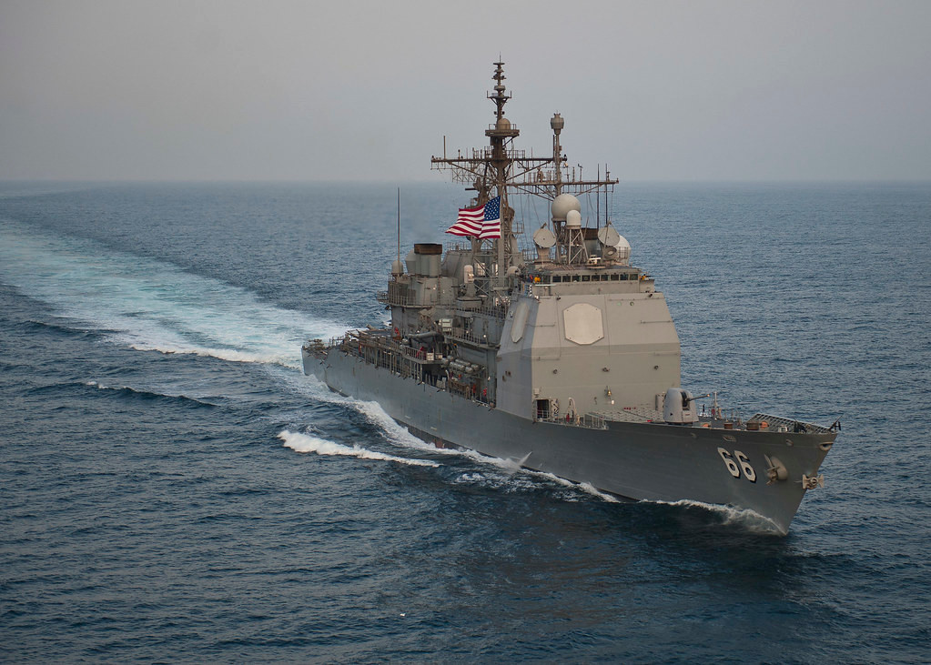 Chính thức được nhập biên Hải quân Mỹ vào ngày 14/9/1991, tuần dương hạm "Thành phố Huế" có chiều dài 173 mét, giãn nước 9.600 tấn, có tốc độ tối đa đạt 60 km/h, tàu được trang bị những loại cảm biến và rada tiên tiến nhất thời bấy giờ. Nguồn ảnh: Navaltoday.