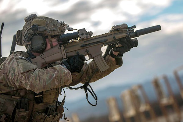 FN SCAR-H, dài 997mm, 770mm với báng gấp, chiều dài nòng súng 406mm tiêu chuẩn S, 330mm biến thể CQC, 508mm biến thể LB