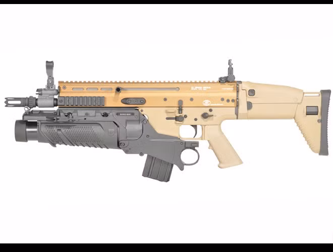 Cò súng được thiết kế lớn và thấp xuống so với thân rất thuận tiện cho xạ thủ