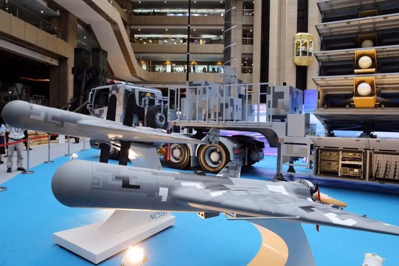 Hiện phía nhà sản xuất vẫn bảo mật thông tin của Chien Hsiang, nhưng giới phân tích dự đoán nó là sự học hỏi loại UAV tự sát Harpy của Israel.