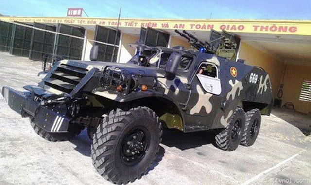 Có số lượng nhiều không kém là các xe thiết giáp bánh lốp BTR-152. Đây cũng là loại thiết giáp do Liên Xô chế tạo, hiện phục vụ trong biên chế của ta với số lượng 400 chiếc. Nguồn ảnh: WeaponsBlog.
