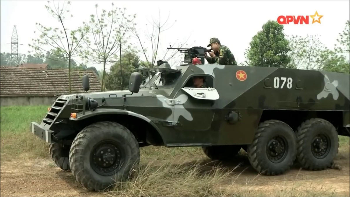 Đặc biệt, một xe thiết giáp BTR-152 đã được ta cải biên thành xe cứu thương và được đưa tới nam Sudan làm nhiệm vụ gìn giữ hoà bình cùng với lực lượng Mũ Nồi Xanh của Việt Nam tại đây. Nguồn ảnh: QPVN.