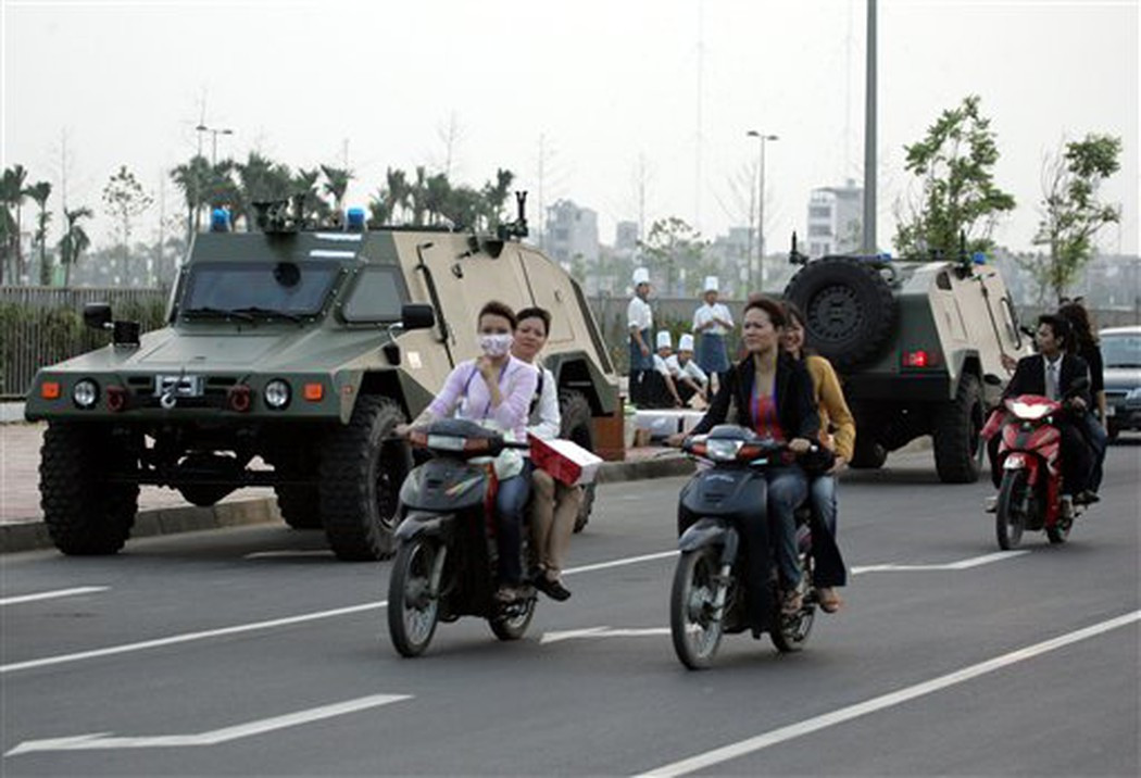 Loại xe bọc thép này thường xuất hiện trong những dịp quan trọng ngay trên đường phố Thủ đô do nó có trọng lượng nhẹ, thiết kế nhỏ gọn như xe hơi thông thường. Nguồn ảnh: WeaponsBlog.