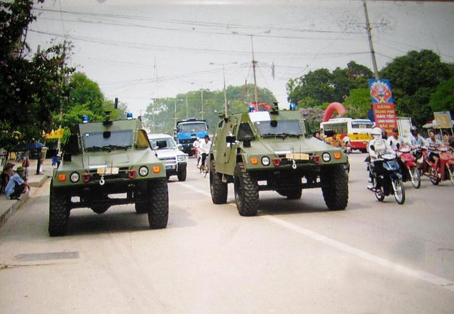 Không thể không nhắc tới là xe thiết giáp nhẹ RAM-2000. Đây là loại xe bọc thép hiếm hoi có xuất xứ từ Israel hiện đang được sử dụng chủ yếu bởi Công an Việt Nam. Nguồn ảnh: WeaponsBlog.