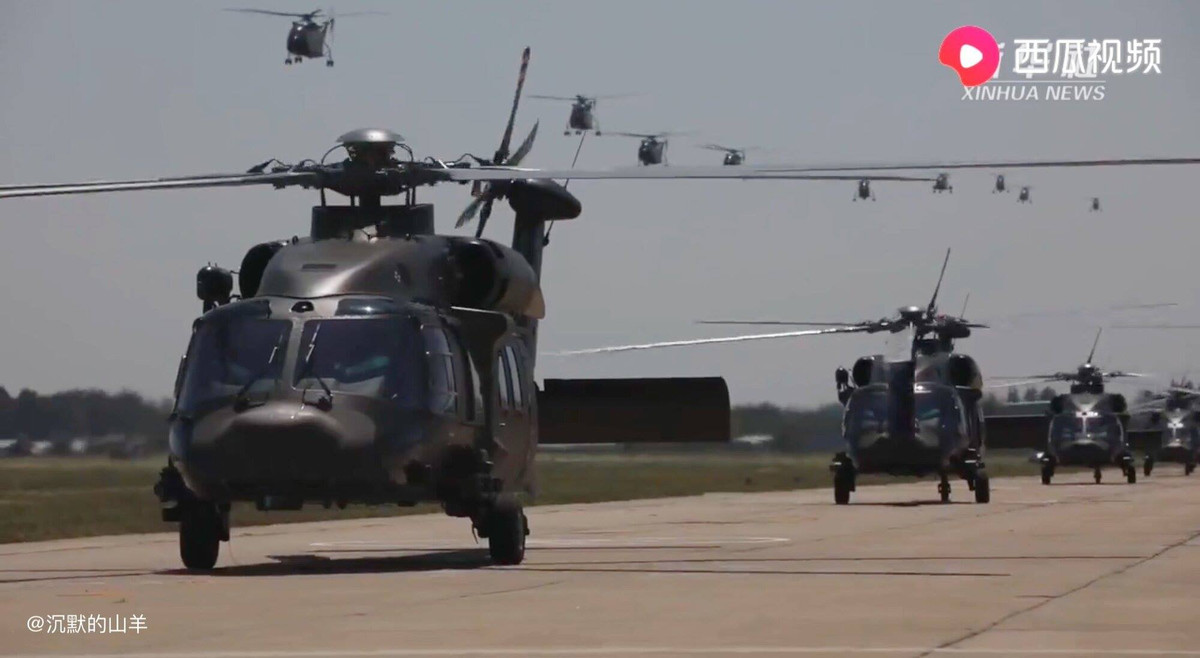 Đây là lần đầu tiên trong lịch sử, Trung Quốc mang ra "khoe" trực thăng Harbin Z-20 với số lượng lớn như vậy. Nguồn ảnh: QQ.