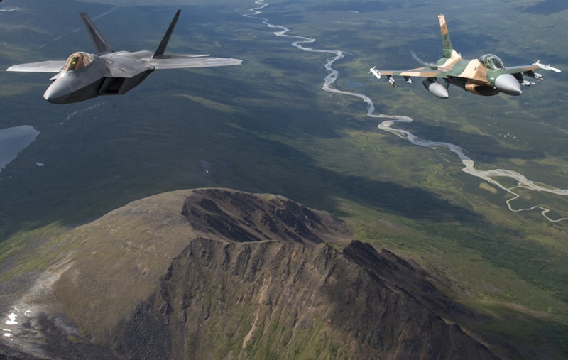 Chương trình nâng cấp F-22 lên phiên bản Increment 3.2B sẽ bắt đầu từ năm 2017. Chương trình này kéo dài 6 năm, tới năm 2023. Dự kiến, các máy bay F-22 phiên bản này sẽ được trang bị các hệ thống dẫn đường và tác chiến điện tử hiện đại. Nhờ đó, F-22 có thể sẽ được trang bị các tên lửa AIM-120D AMRAAM và AIM-9X Sidewinder lớp không đối không (những vũ khí hầu hết máy bay thế hệ 4 của Mỹ đều có thể mang được).