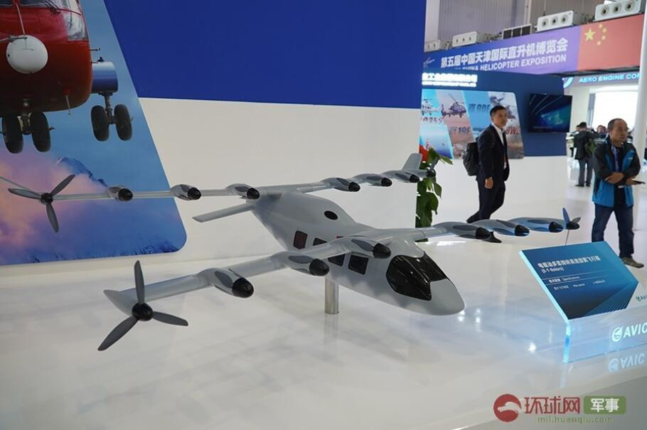 Tại triển lãm hàng không đang diễn ra tại Thiên Tân, một loại máy bay hai cánh cực kỳ độc đáo và lạ mặt với tổng cộng 16 động cơ đã được mang ra trưng bày. Nguồn ảnh: Sina.