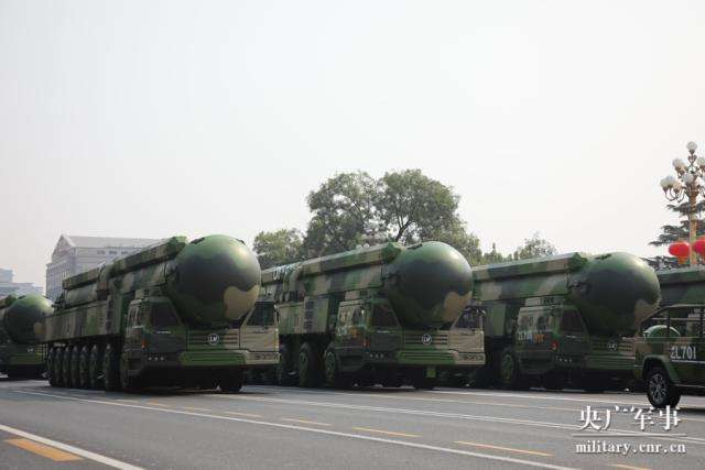 Loại tên lửa này có khả năng mang theo một, ba, sáu hoặc thậm chí 10 đầu đạn độc lập, mỗi đầu đạn sẽ có khả năng tấn công một mục tiêu khác nhau khi bắt đầu tách ra khỏi tên lửa đẩy. Nguồn ảnh: QQ.