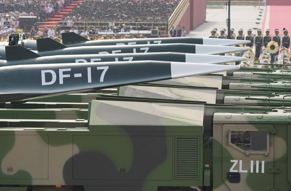 Nghe thì có vẻ khá phức tạp nhưng về cơ bản, DF-17 có thể coi là một "tên lửa đẩy", có khả năng triển khai các đầu đạn siêu thanh do Trung Quốc sản xuất. Nguồn ảnh: QQ.