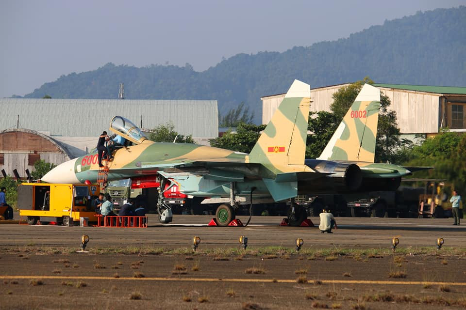 Vừa qua, các chiến đấu cơ Su-27SK đã được ta sửa chữa lớn thành công tại nhà máy A32, quay trở lại trực chiến chỉ sau thời gian ngắn. Nguồn ảnh: Duong Quoc Tuan - Vietnam Air Spotter.