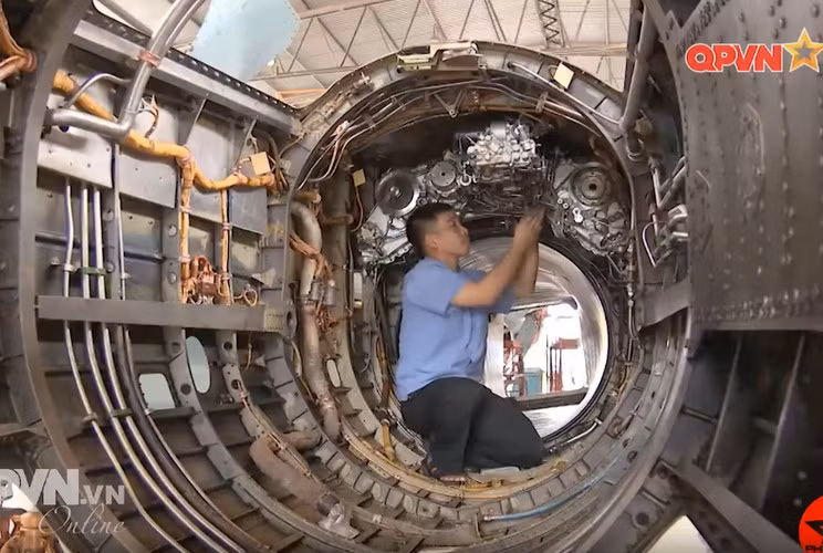 Ngoài những chiếc Su-27 do Nhà máy A32 thực hiện đại tu, sửa chữa lớn, hiện vẫn còn một cặp Su-27 khác của Không quân Việt Nam đã được đưa sang Nhà máy sửa chữa máy bay số 558 tại Belarus để tiến hành bảo dưỡng. Nguồn ảnh: QPVN.