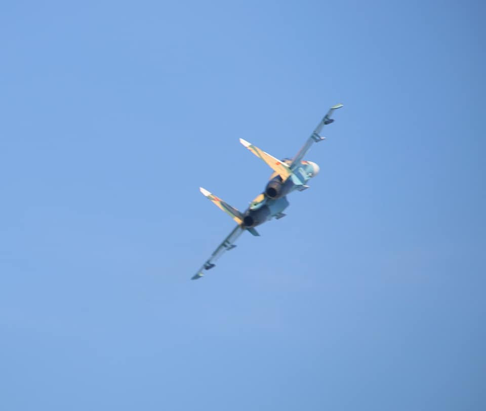 Trong quá khứ, các chiến đấu cơ Su-27SK thường được ta gửi ra nước ngoài để sửa chữa lớn, đại tu để đảm bảo chắc chắn tính năng chiến đấu của các tiêm kích này. Nguồn ảnh: Duong Quoc Tuan - Vietnam Air Spotter.