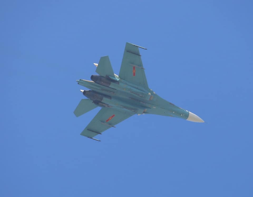 Theo nhiều nguồn tin, quá trình sửa chữa lớn chiếc tiêm kích Su-27SK diễn ra chỉ trong vòng ba tuần. Nguồn ảnh: Duong Quoc Tuan - Vietnam Air Spotter.