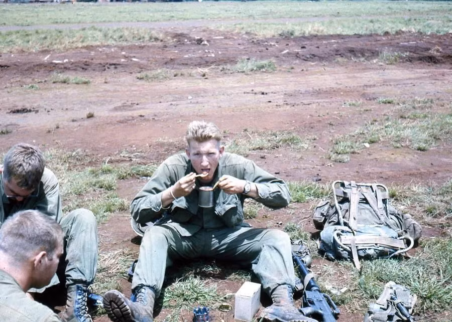 Ngoài ra khẩu phần ăn này còn có thể sử dụng ngay khi mở nắp mà không cần chế biến. Nguồn ảnh: Flickr.