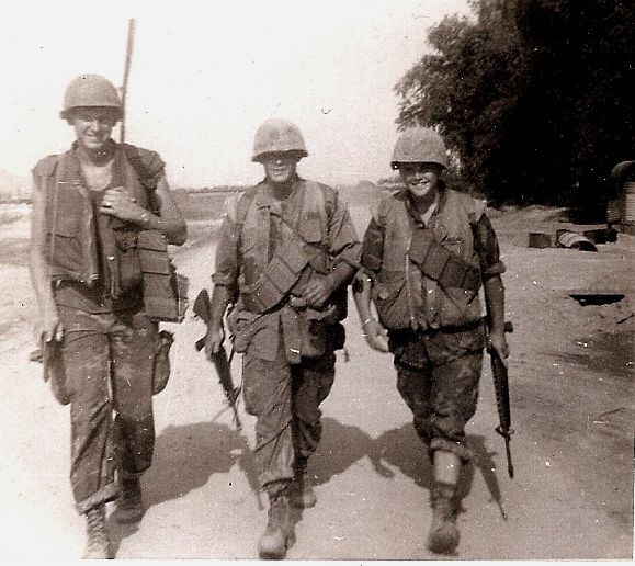 Việc phát hiện được điện đài viên trên chiến trường, nhiều khả năng cũng sẽ khiến sĩ quan chỉ huy của đối phương bị lộ vị trí. Nguồn ảnh: Pinterest.