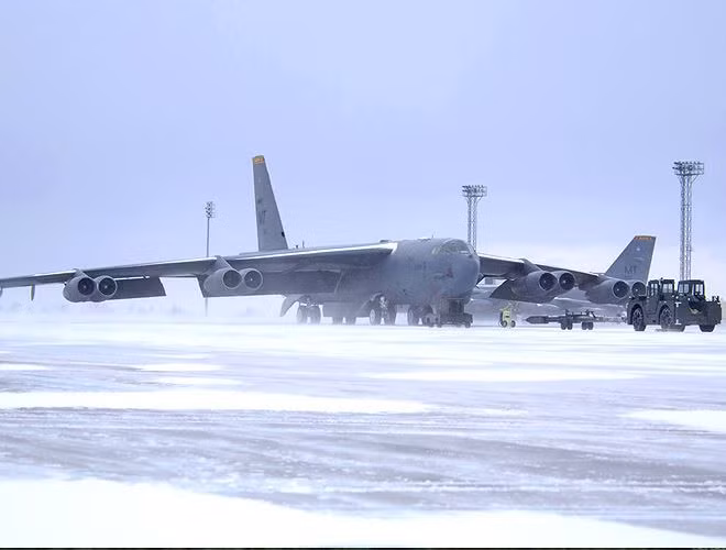 Ra đời từ thập niên 1950, từng có thời tung hoành trên bầu trời Việt Nam, tuy nhiên cũng tại đây pháo đài bay đã nhận cái kết kinh hoàng khi bị bắn rơi khá nhiều.