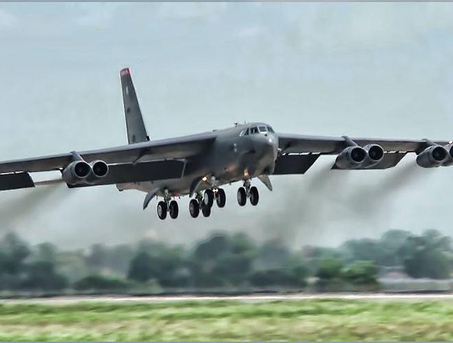 Từng gãy cánh tại Việt Nam, nhưng nhờ những nâng cấp liên tục cộng với chiến lược tác chiến mới, pháo đài bay B-52 lại trở thành vũ khí ném bom hiệu quả trên cả máy bay B-1 và B-2.